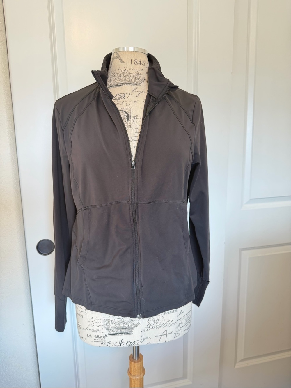 AVIA Black Full-Zip Lightweight athletic Jacket